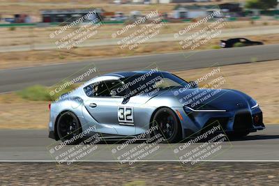 media/Oct-01-2022-Team Topak Racing (Sat) [[f860fb51be]]/2-Inter Low 2/session 1 turn 3/